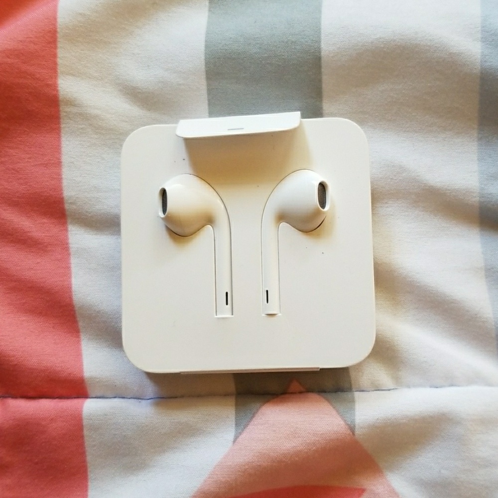 I phone earbuds